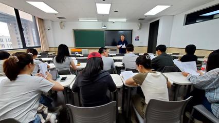 中心召開新學(xué)期研究生就業(yè)工作指導(dǎo)會，深化精準服務(wù)，拓寬高級尋聘渠道